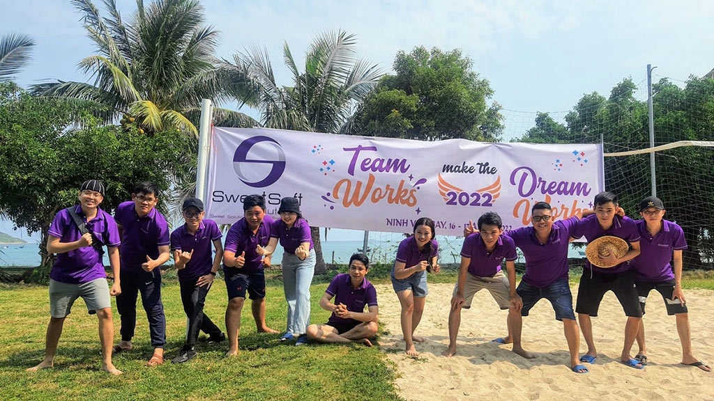 Team Works make the Dream Works 2022 (Vinh Van Bay)